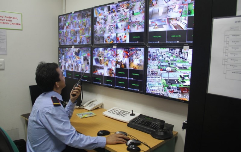 Camera và bảo vệ kết hợp trong bảo vệ trường tư
