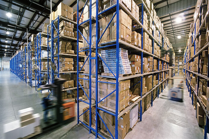 Cần cân nhắc khi lựa chọn đèn chiếu sáng cho kho hàng