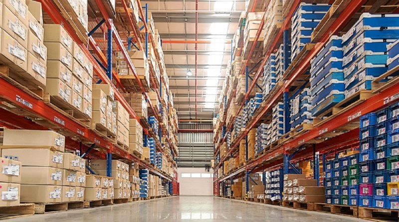 Các kệ hàng phải được sắp xếp đúng tải trọng cho phép